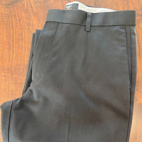 COPY - Men's Never-Iron Essential Dockers Flat Front 32/32 in Black - Picture 3 of 9